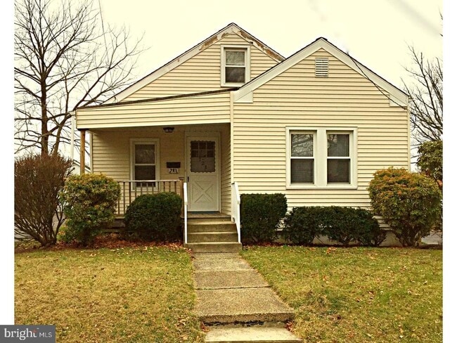 Building Photo - 721 Mayflower Ave