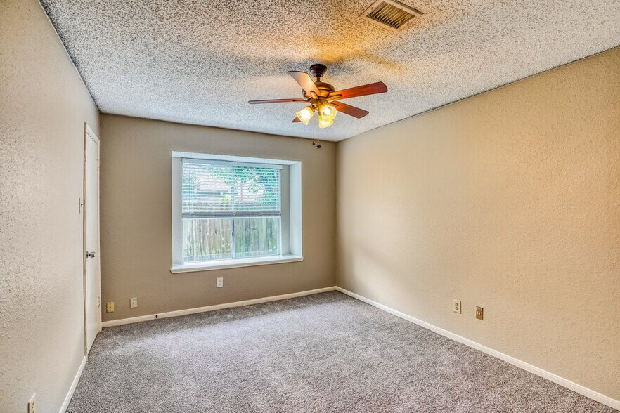 Building Photo - 12723 Ashford Knoll Dr