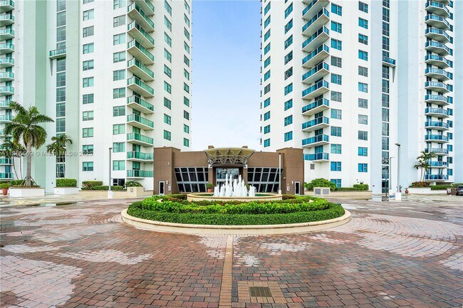 Building Photo - 2641 N Flamingo Rd