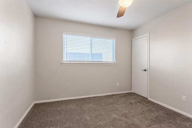 Building Photo - 2810 Dorchester Dr