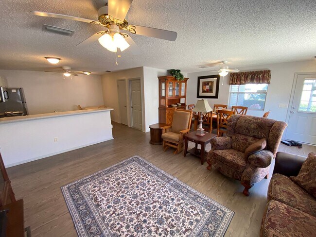 Building Photo - ANNUAL Lease – Turnkey 2+2 Patio Villa in the Desirable Village of Bonnybrook