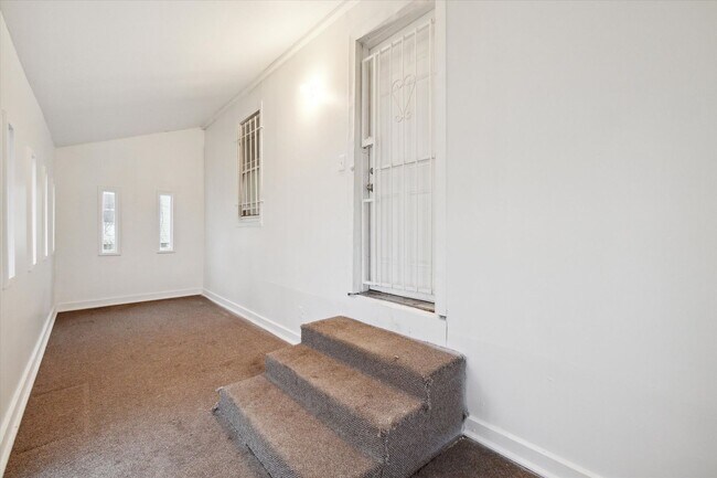 Building Photo - West Side - 3 Bedroom Bungalow