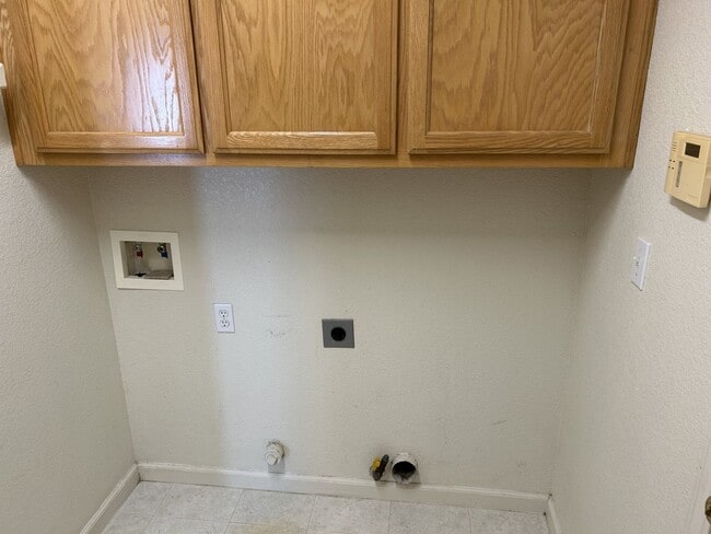 Building Photo - Gorgeous 3 Bedroom, 2 Bath Home in America...