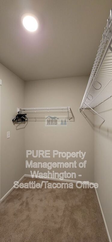 Building Photo - 6925 Honeylocust Ct NE