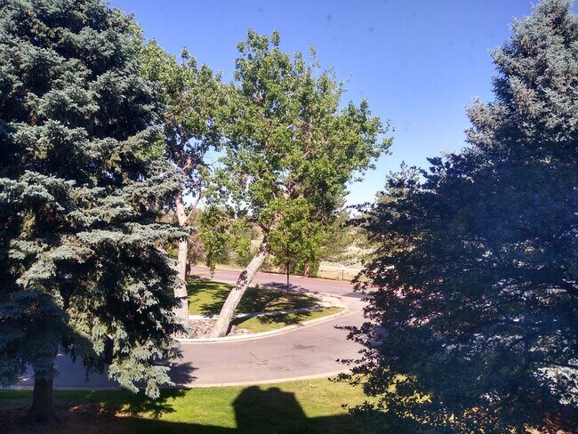 Building Photo - Awesome 2 Bedroom 2 Bath Condo w/ Garage P...