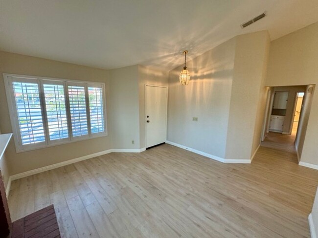 Building Photo - Beautifully Updated 3-Bedroom Home with Ne...