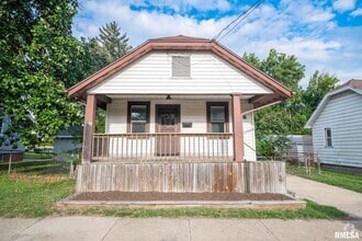 Building Photo - 4515 Drake Dr