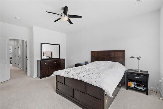 Building Photo - Stunning Luxury Townhome for Rent in Westmoore!