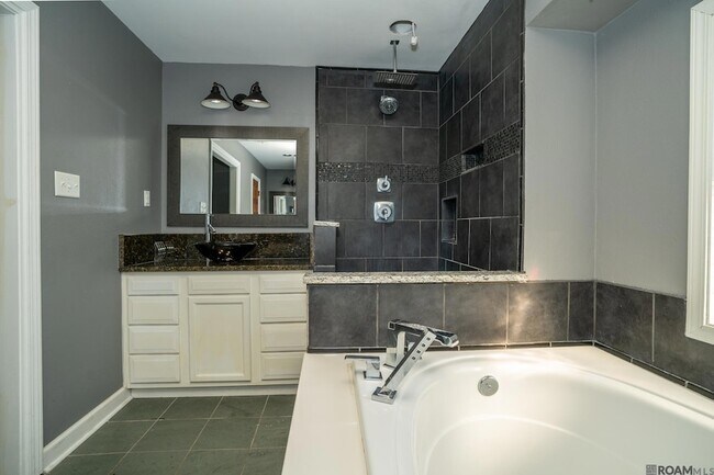 Building Photo - 3736 Sessions Dr