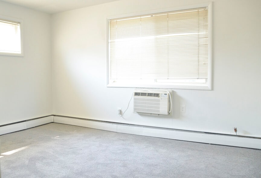 Building Photo - 3301 C St SE