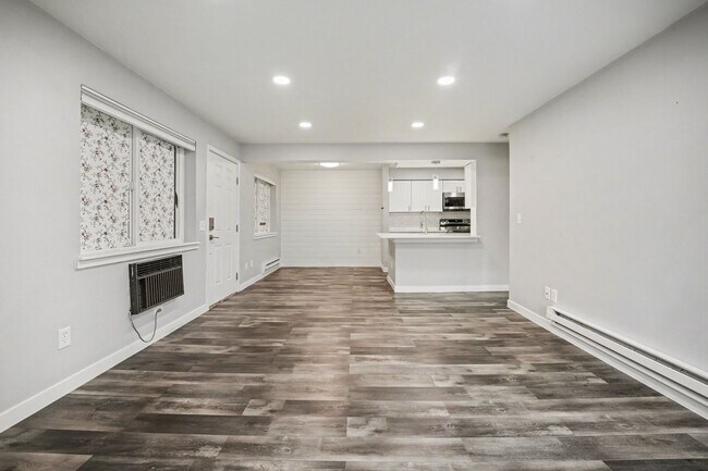 Building Photo - Spacious 1 Bed 1 Bath in the heart of Aurora!