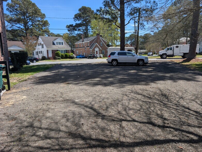 Building Photo - 117 1/2 Park Rd