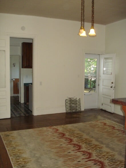 Building Photo - 207 West Ave S