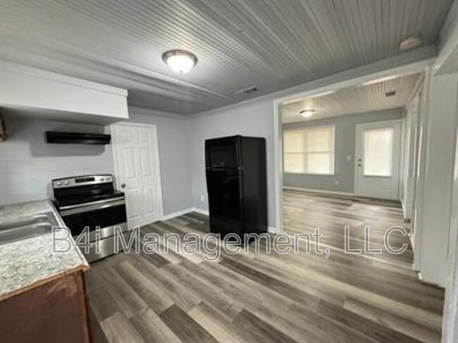 Building Photo - 129 Watts St
