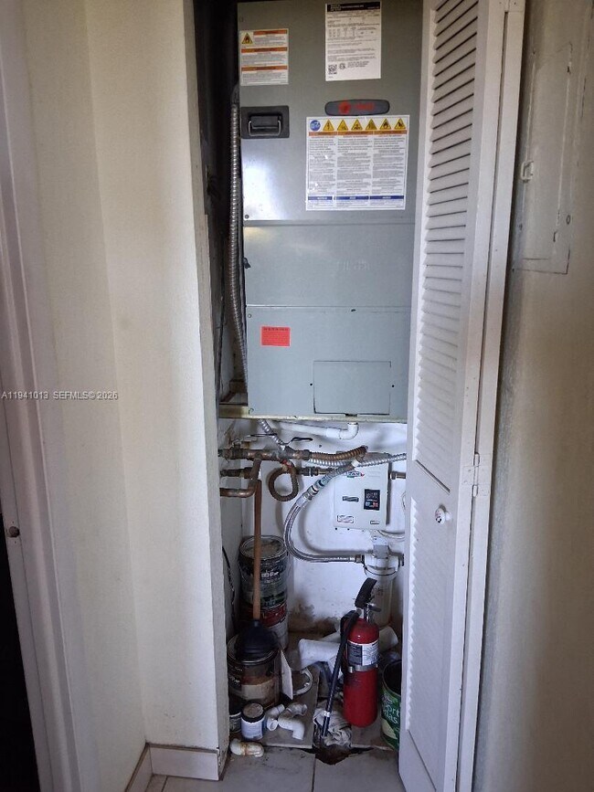 Building Photo - 1400 St Charles Pl