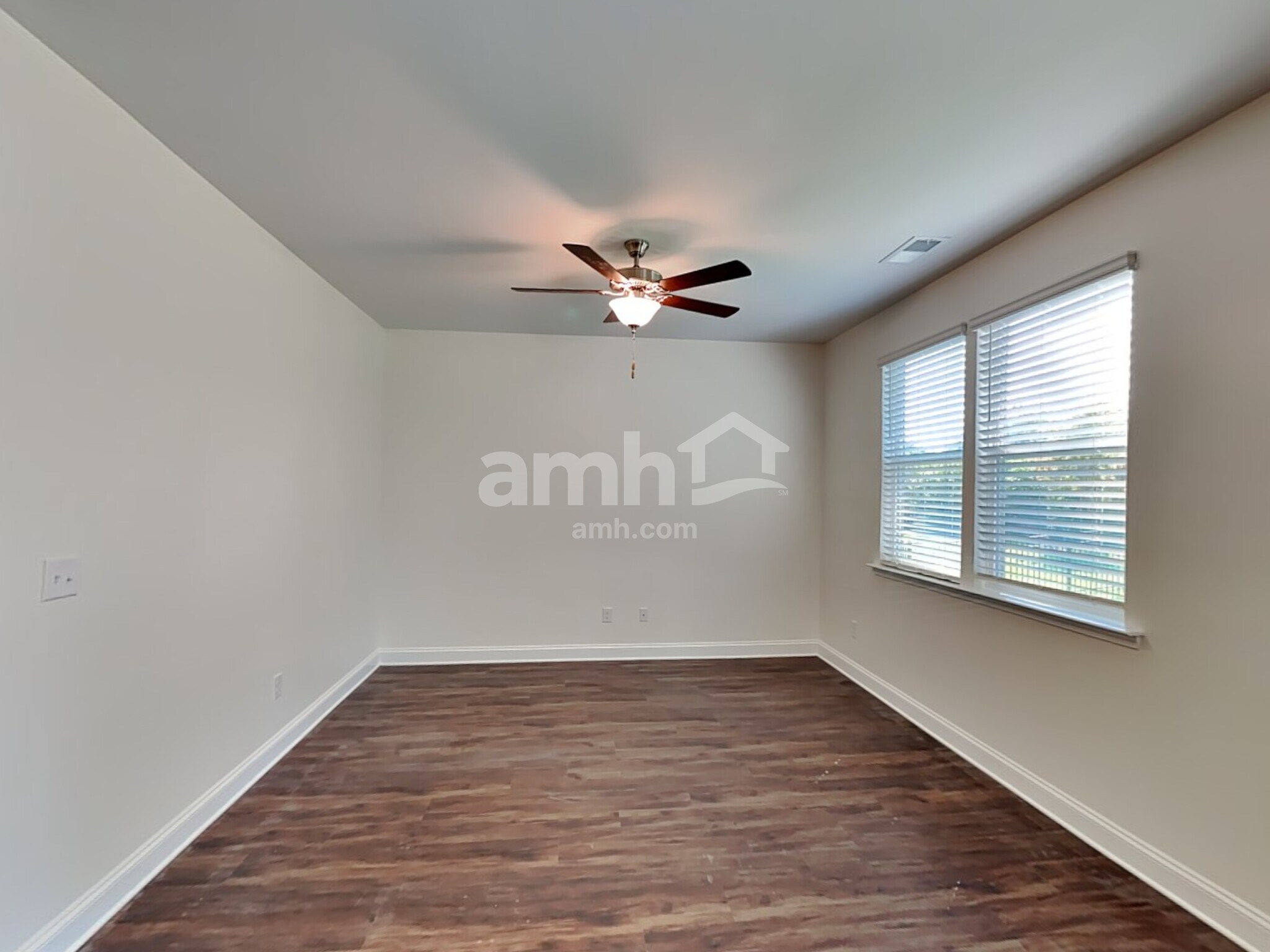 Building Photo - 556 Rivermist Dr