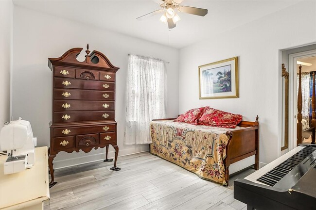 Building Photo - 902 Rio Grande Loop