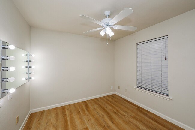 Building Photo - 9001 Taiga Ct