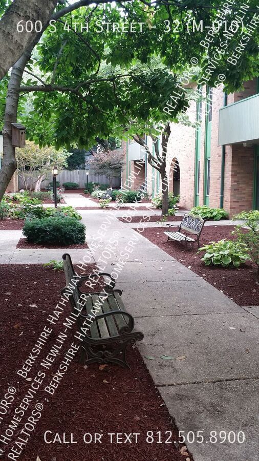 Building Photo - Downtown 1 bedroom Courtyard Apartment