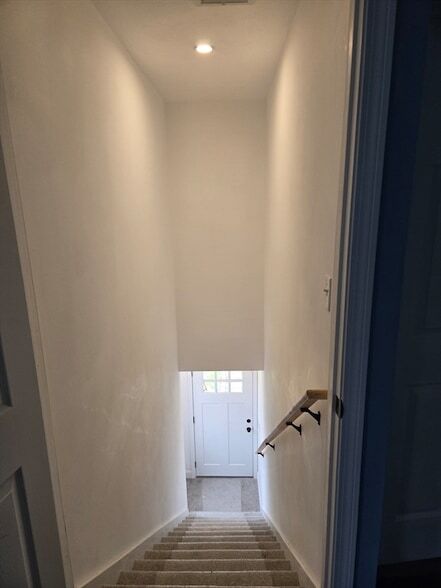 Building Photo - 37 Rose Glen St