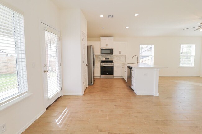 Building Photo - 3 Bed | 2 Bath in Owasso!