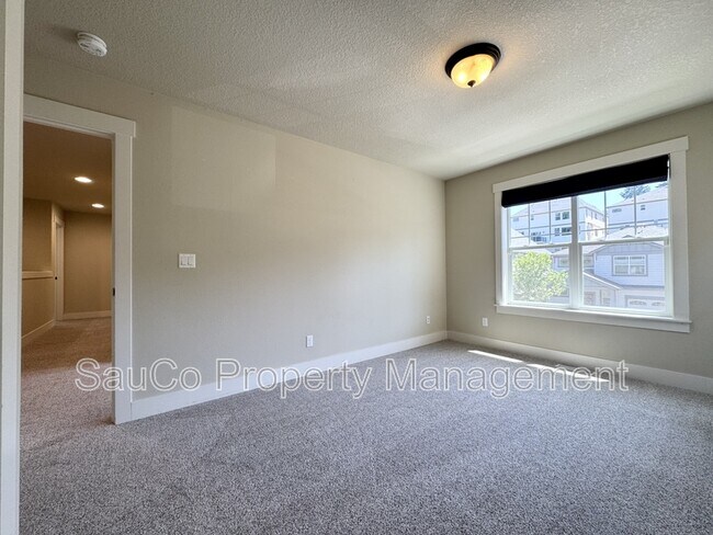 Building Photo - 20363 SW Cassandra Ln