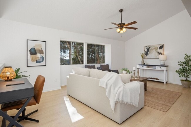 Building Photo - 3 Bedroom House with View in Poway
