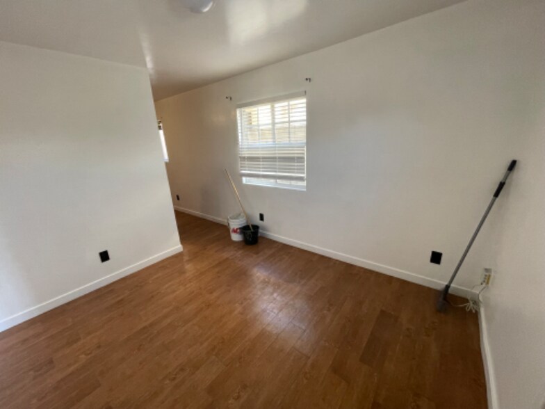 Building Photo - 616 Hendricks Ave