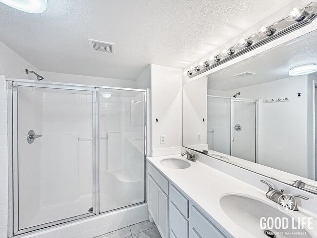 Building Photo - Beautiful 3BD/3BA W/ A/C, Attached Garage, and Community Pool in Kearny Mesa!