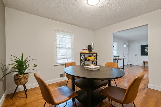 Building Photo - 306 Jason Ct