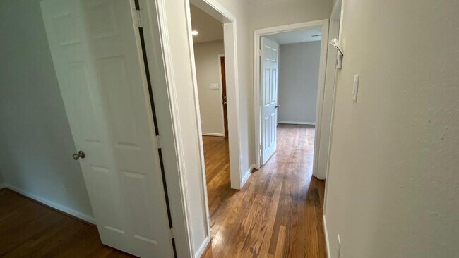 Building Photo - 2406 Rosemead Dr