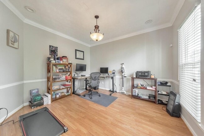 Building Photo - 520 Sonnet Way