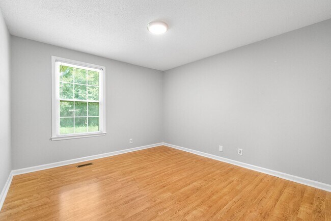 Building Photo - 3 Bedroom Pet Friendly Home For Rent!