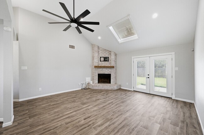 Building Photo - 1805 Whitebriar Dr