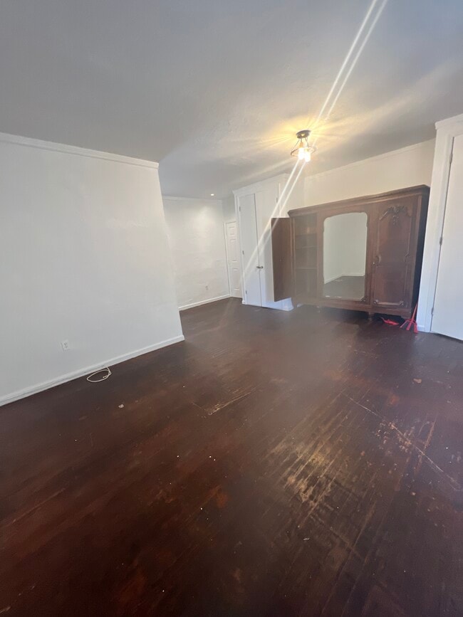 Building Photo - 100 NE 43rd St