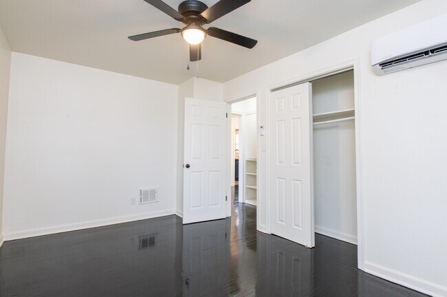 Building Photo - 802 N Minnesota St