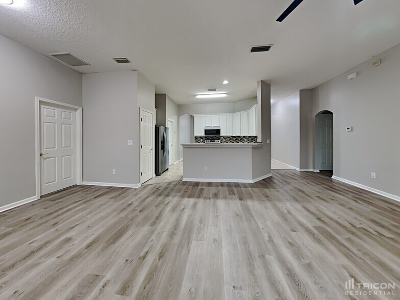 Building Photo - 9209 Redtail Dr
