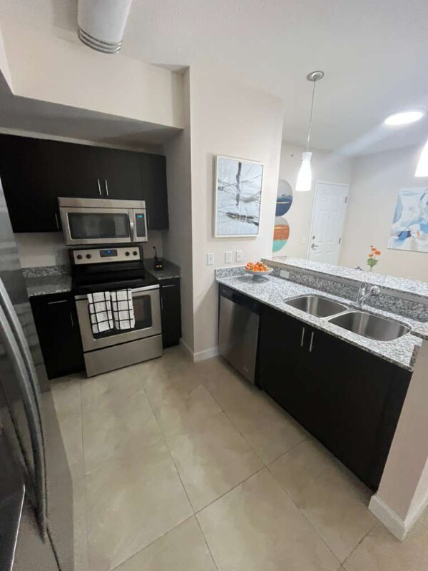 Building Photo - 79 ave 53st Ave