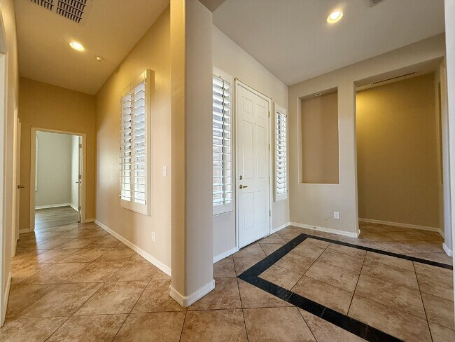 Building Photo - "Spacious 3-Bedroom/2 Full Bath Home with ...