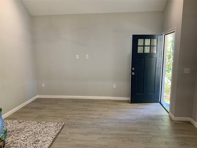 Building Photo - 15772 Aspen Dr