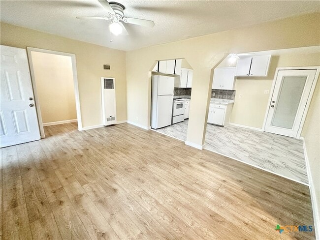 Building Photo - 104 E Fowler Ave