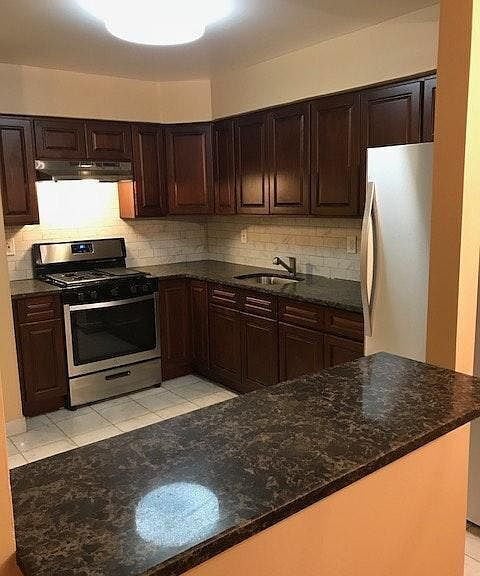 Building Photo - "Charming 3-Bedroom Oasis with 2 Full Bath...