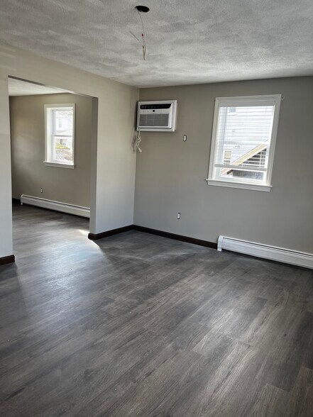 Building Photo - 13 Ellen Ter