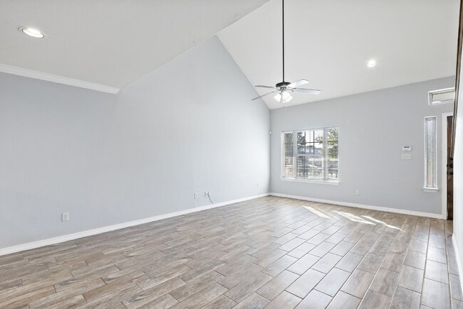 Building Photo - Pre-Lease for Spring 2026