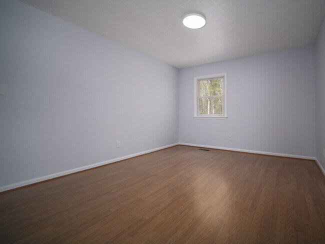 Building Photo - 102 McCall St