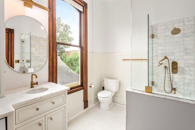 Building Photo - 2234 NW Johnson St