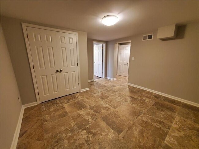 Building Photo - 4615 Mystic Dr NE