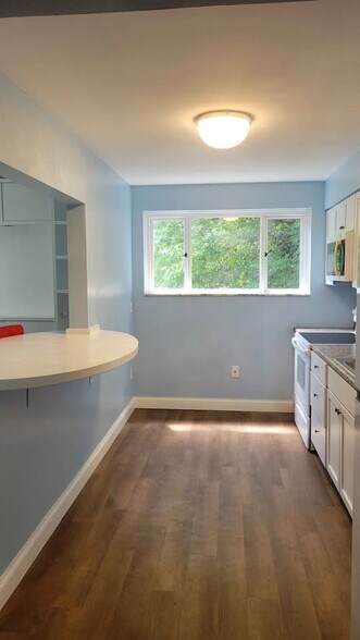 Kitchen - 1003 Middle Rd