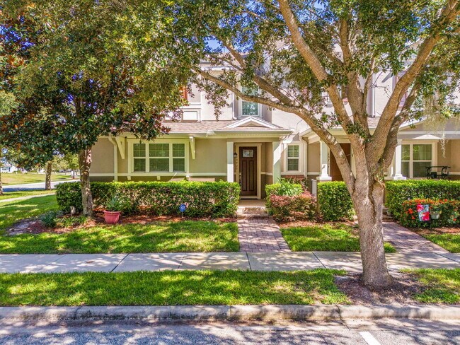 Building Photo - Spacious 3-Bed, 2.5 Bath End Unit Townhome in Windermere with 2 Car Garage!