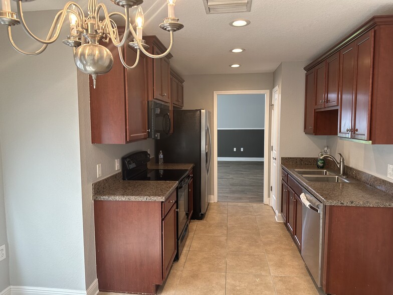 Building Photo - 10727 Standing Stone Dr